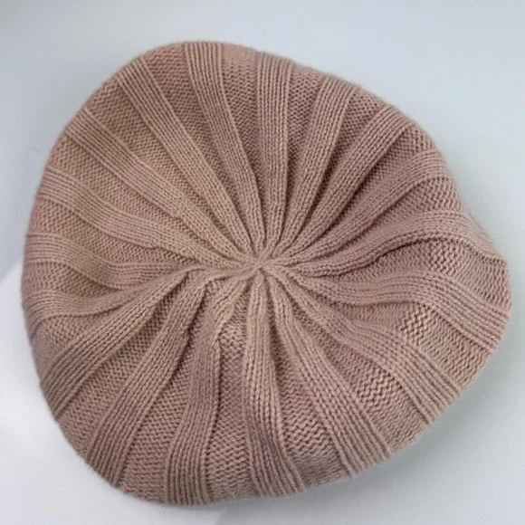 C Bloomingdales 100% Cashmere French Beret Hat Beige Tan Ribbed Knit Soft Warm - Picture 1 of 7